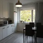 Apartment Ihan Puotilan Metron Laehellae *